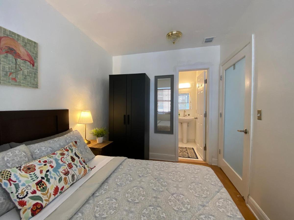 Chambre Lit Queen-Size Privée et Salle de Bains